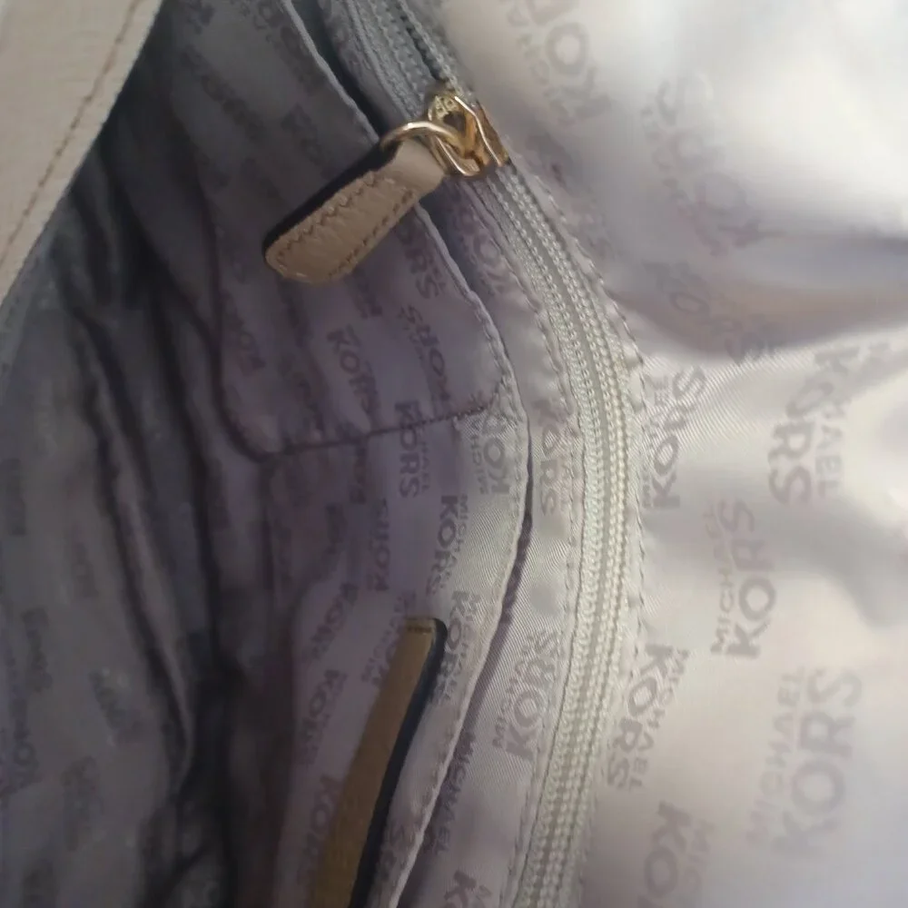 Michael Kors Bedford Cream Beige Pebbled Leather Crossbody Bag - Picture 10 of 13